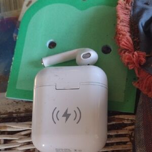 True Wireless White Earbuds with Charging Case